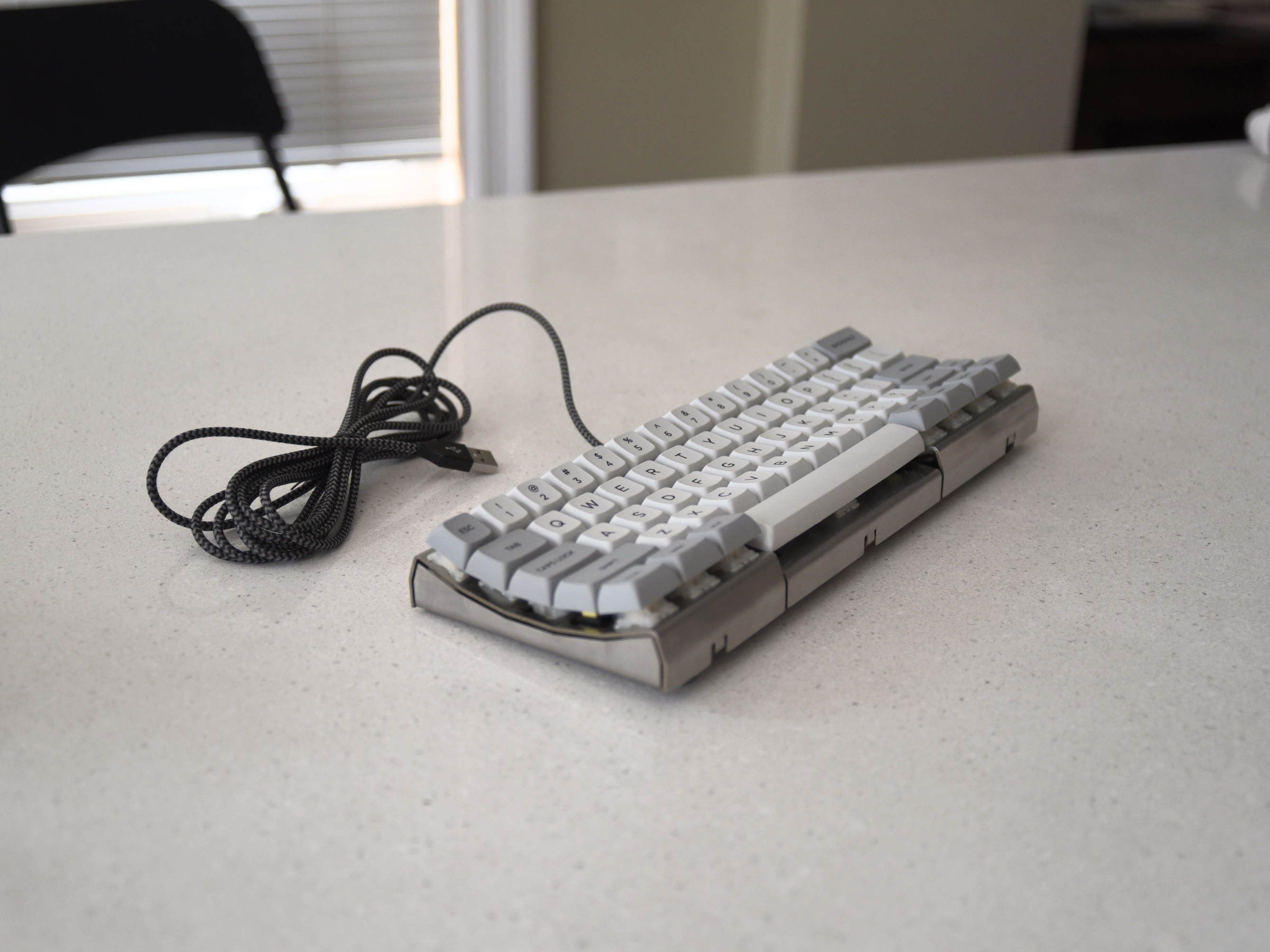 KBDØ、ステンレス削り出しキーウェル型メカニカルキーボード「Curve0 v2」を発表 ホットスワップ版95ドルから